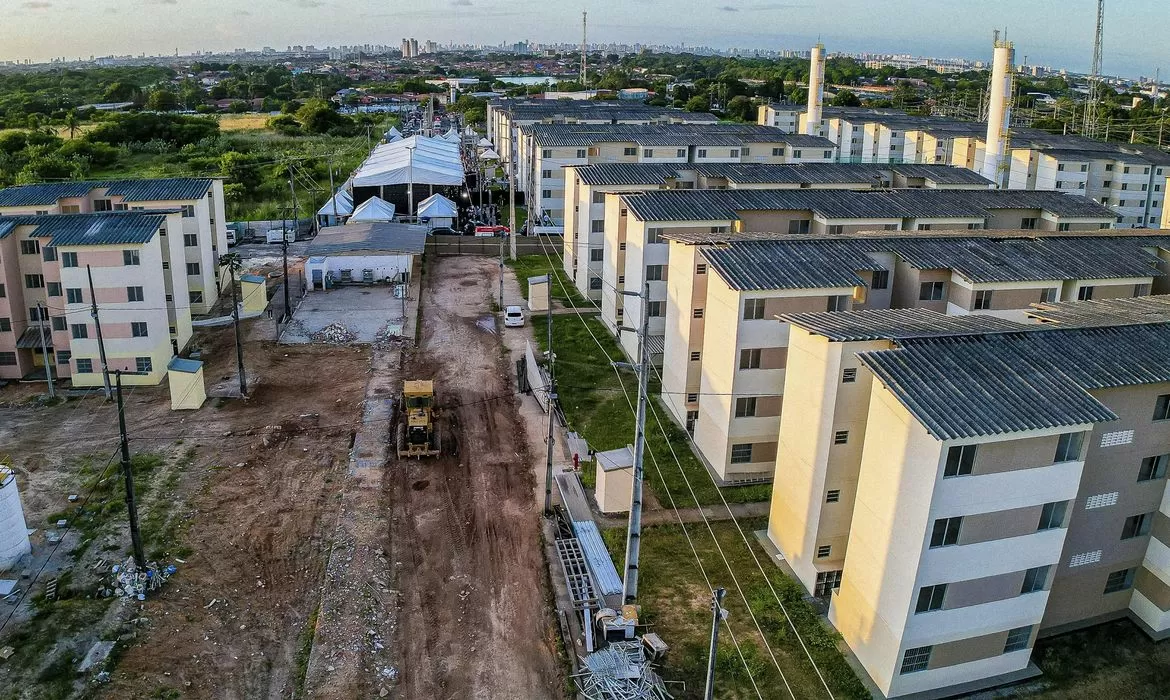 Governo formaliza R$ 160 bi do FGTS em habitação, saneamento e infraestrutura em 2026