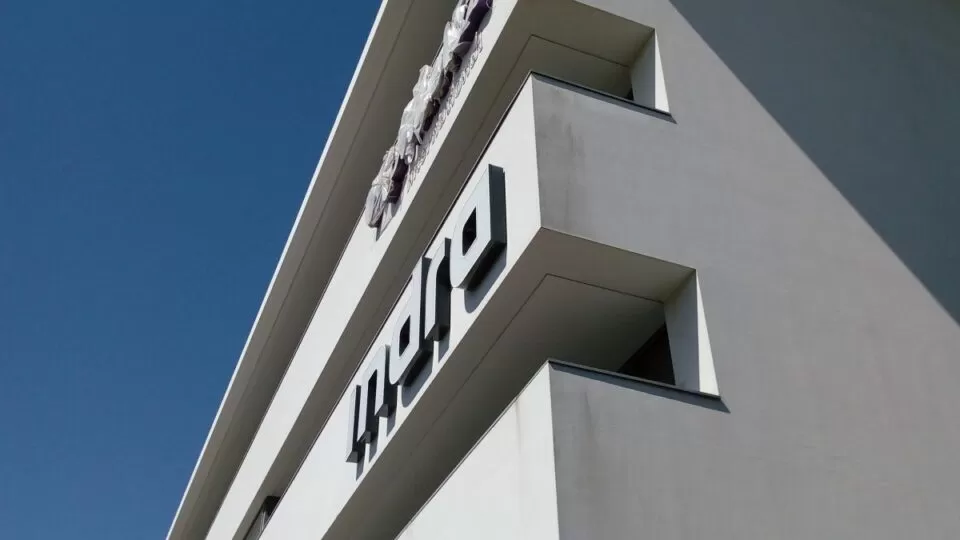Tecnológica espanhola Indra fecha compra da Hispasat por 725 milhões