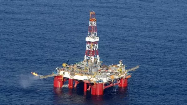 Preço do petróleo cai abaixo de US$ 60 com expectativas de acordo de paz Rússia-Ucrânia