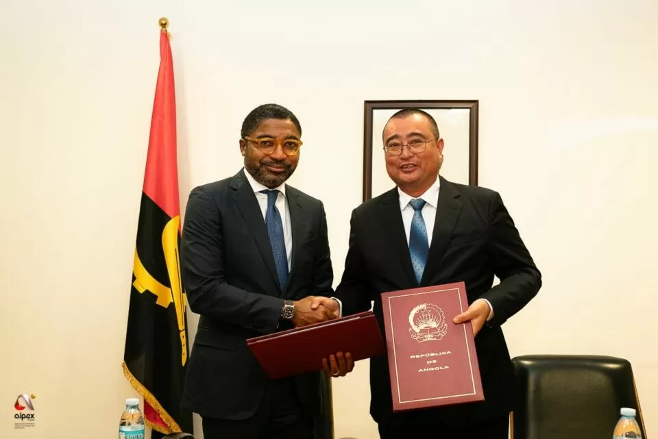 Angola: AIPEX e EVERWOOD assinam contrato que prevê investimento de 750 milhões de dólares em projeto agroindustrial