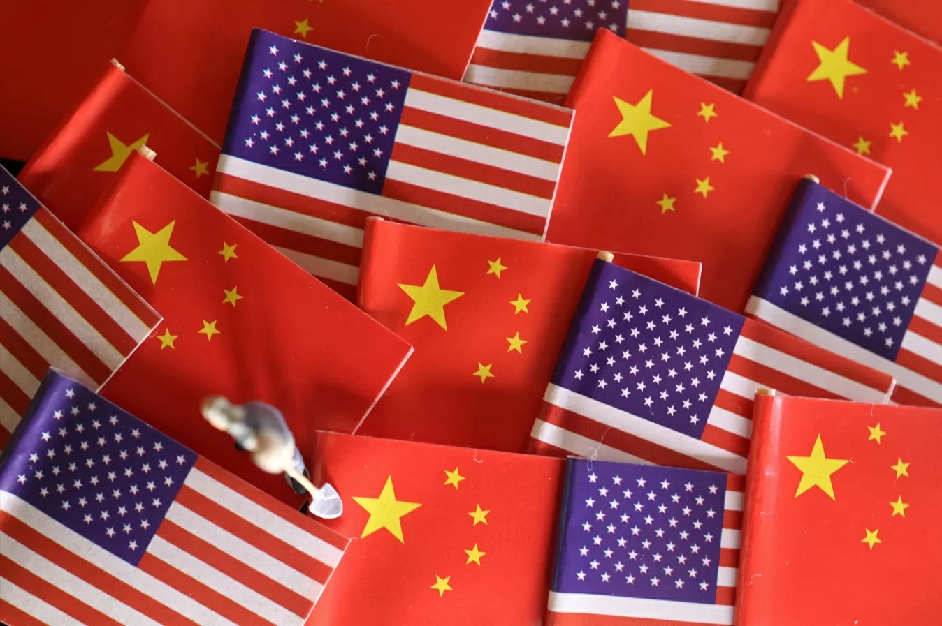 China acusa EUA de afetar cadeia de suprimentos com ‘imposição arbitrária de tarifas’
