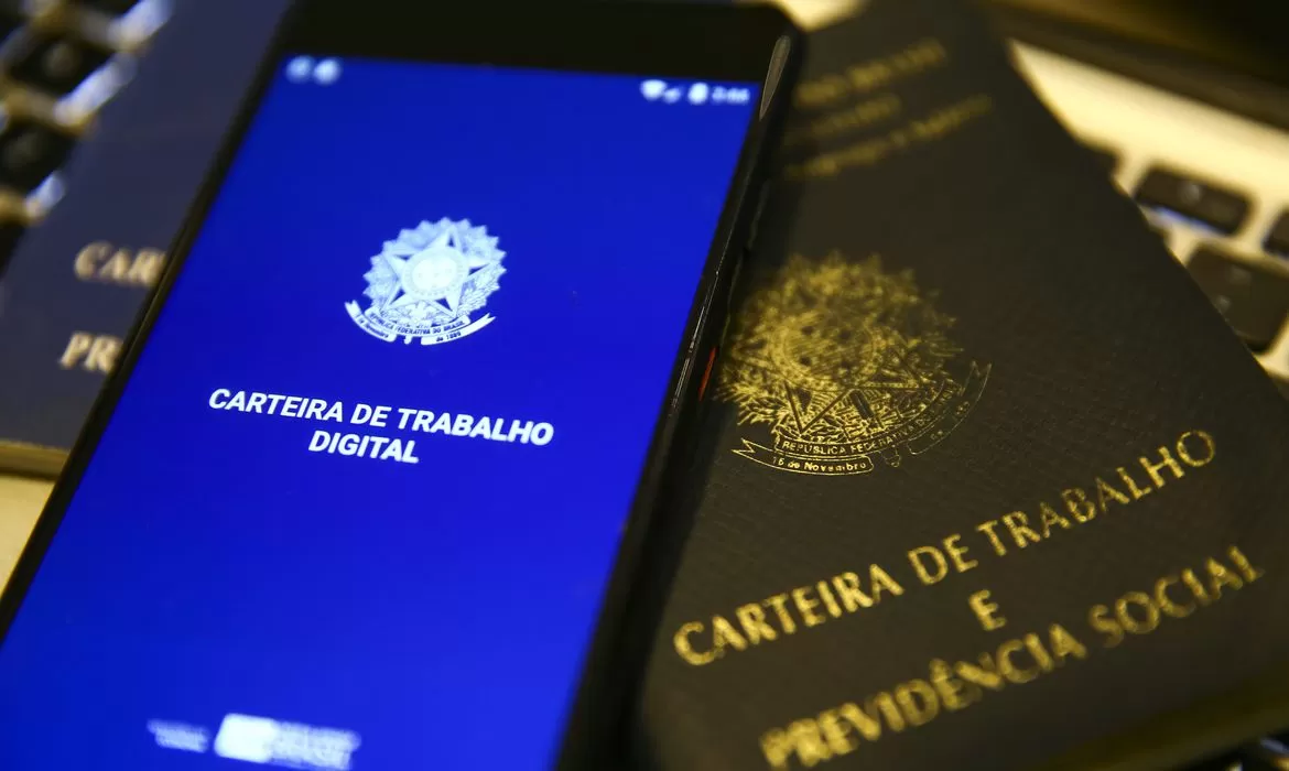 Taxa de desemprego cai mais do que o esperado em novembro e bate novo recorde, a 5,2%