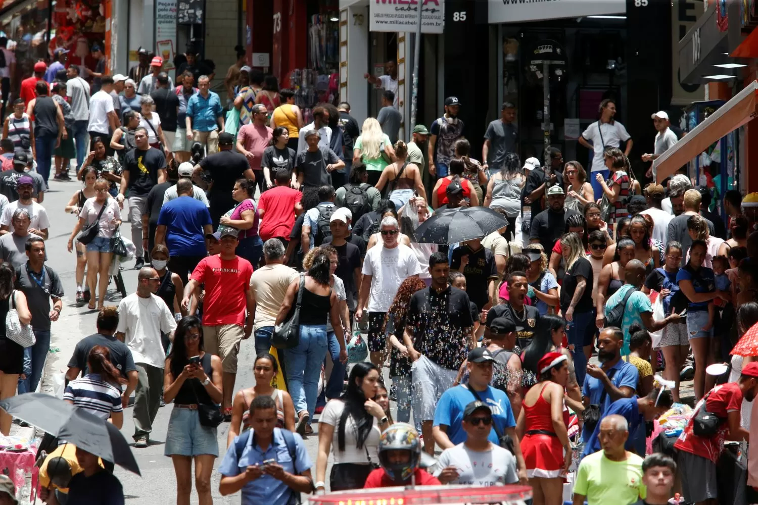 Natal: compras de última hora movimentam o comércio, mas consumidores pregam cautela
