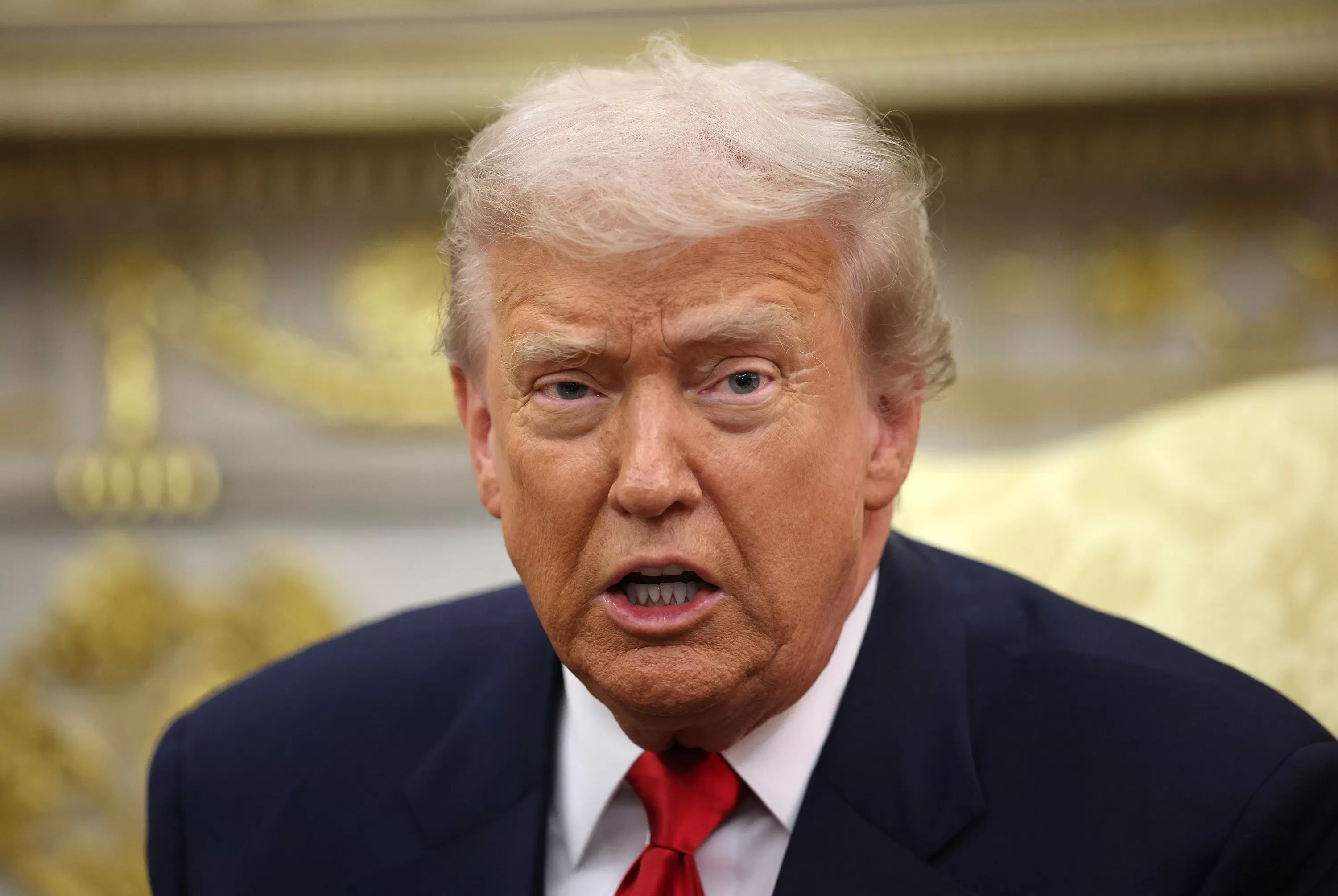 Governo Trump acusa China de práticas desleais no setor de chips, mas adia novas tarifas até 2027