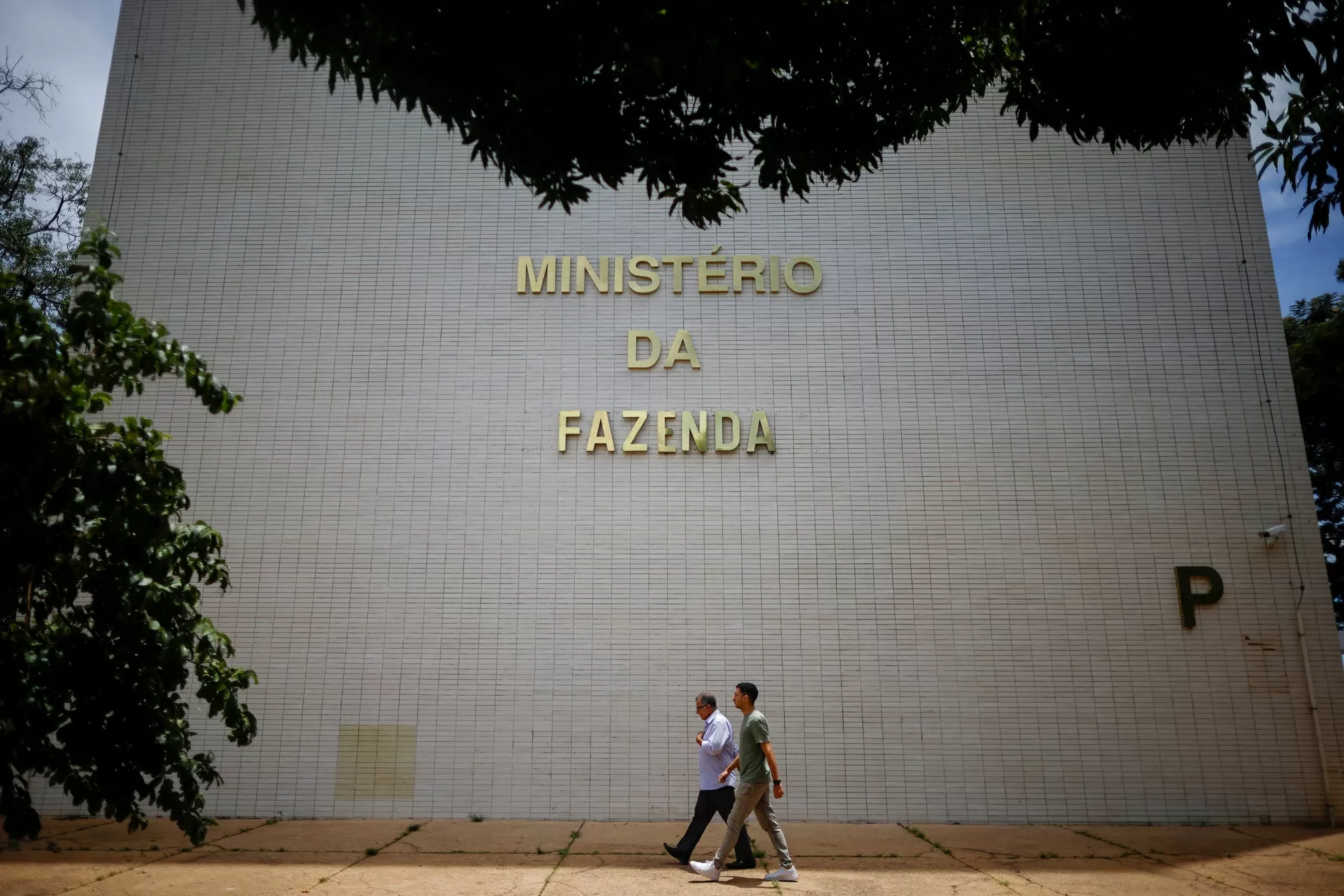 Tesouro estima que despesas com precatórios fora da meta atingirão pico em 2028