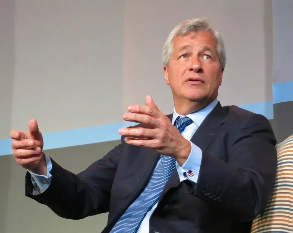Lucro do JP Morgan superou as estimativas devido ao boom dos mercados mas ações caíram