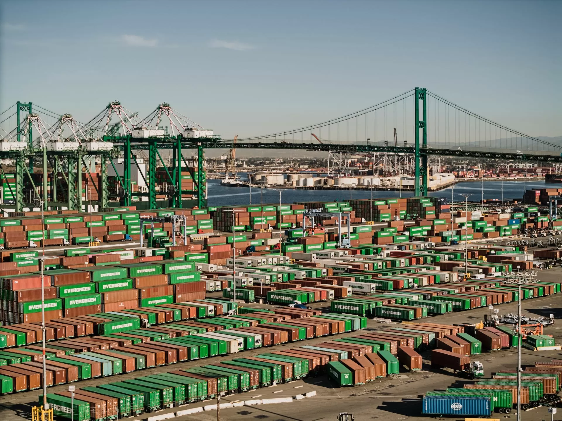 Déficit comercial nos EUA sobe 94,6% em novembro, a US$ 56,8 bilhões