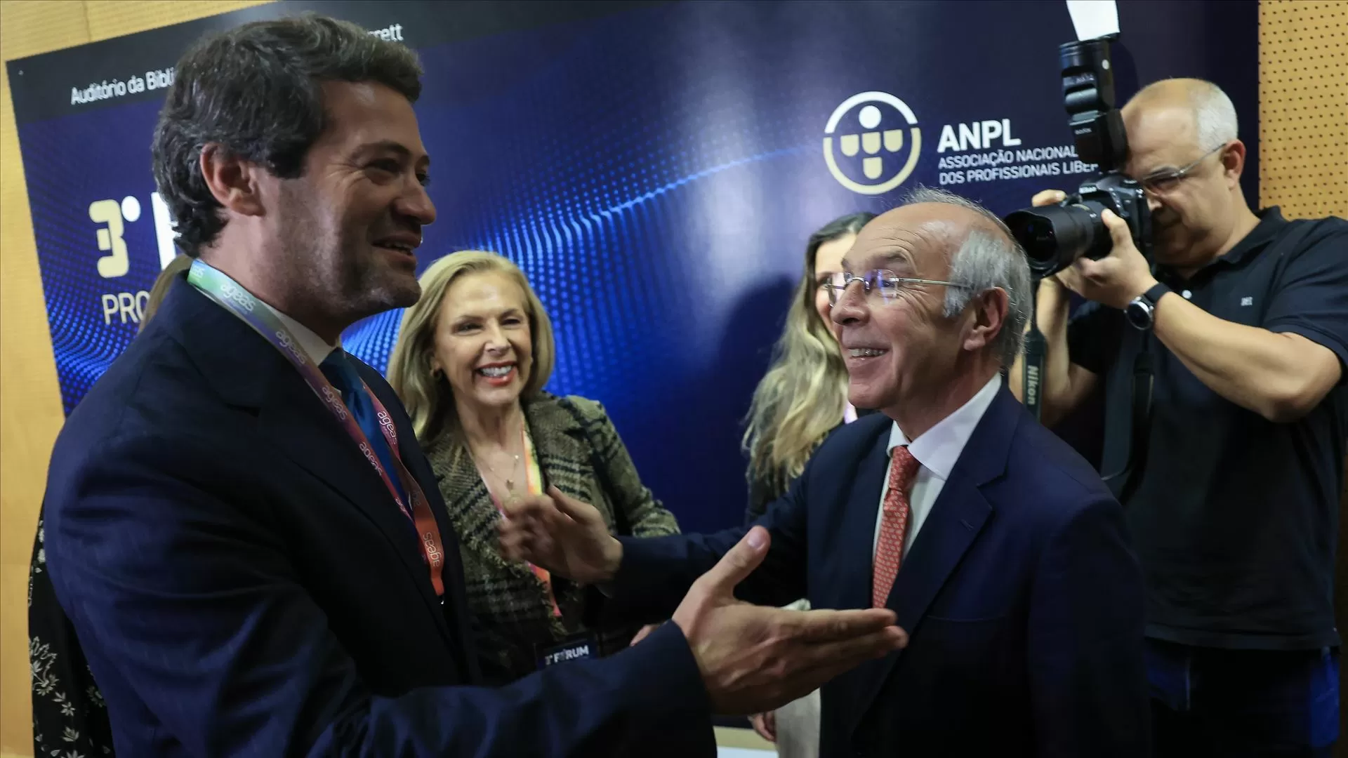 Ventura acusa Marques Mendes de se juntar a "tacho de interesses"