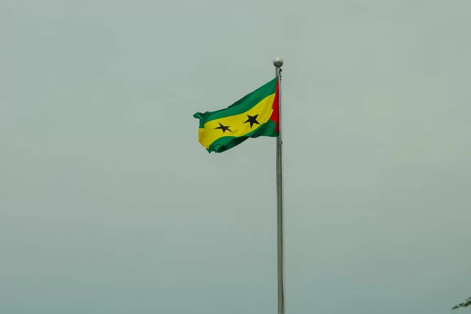 Primeiro-ministro são-tomense desvaloriza disponibilidade de Patrice Trovoada para assumir Governo