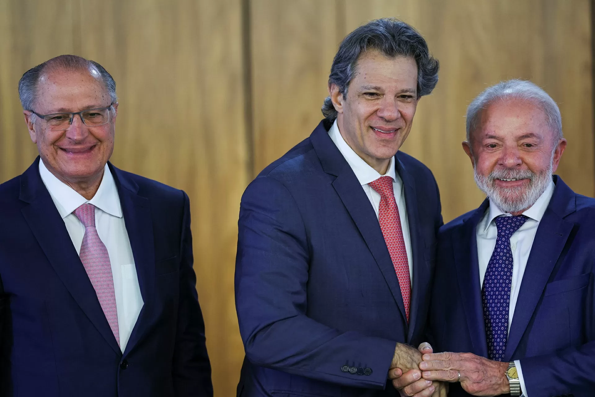 Governo cumpre meta fiscal e fecha 2025 com déficit primário de R$ 10 bi