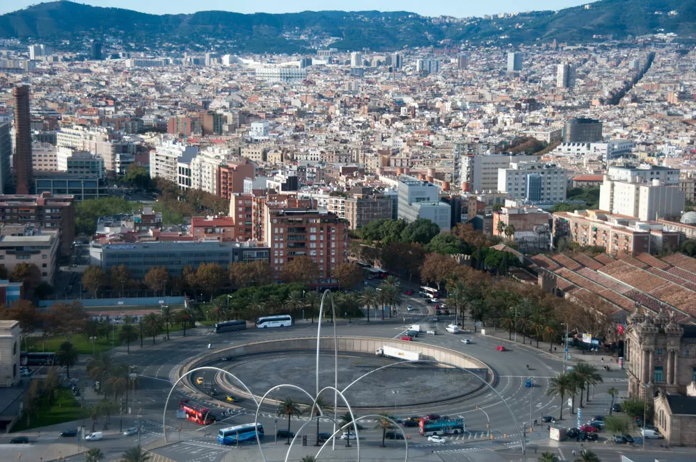 Pelo menos 20 feridos em acidente ferroviário em Barcelona