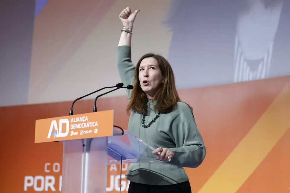 Cecília Meireles declara voto em Seguro na segunda volta