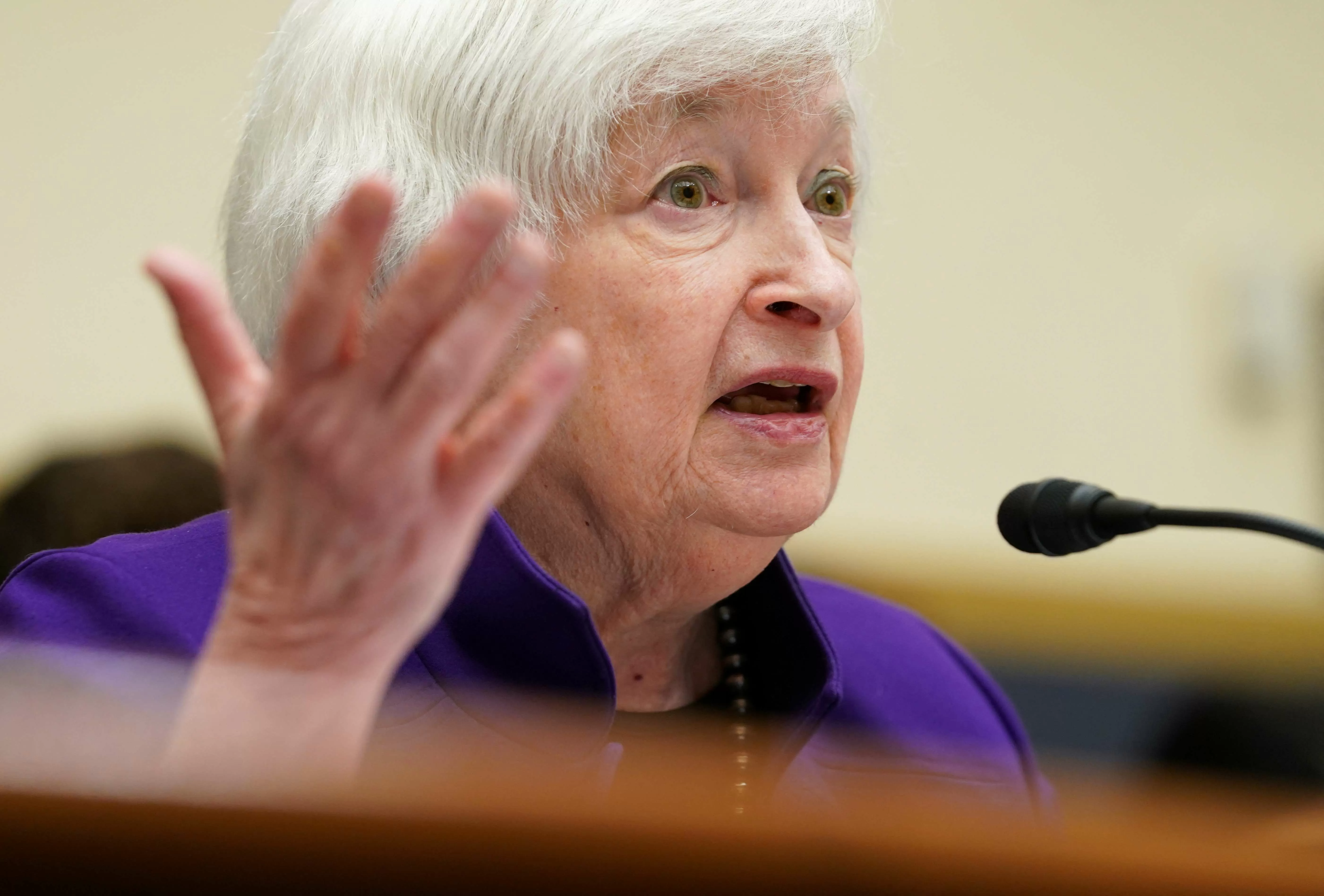 Yellen critica investigação contra Powell nos EUA: “Mercado deveria estar preocupado”