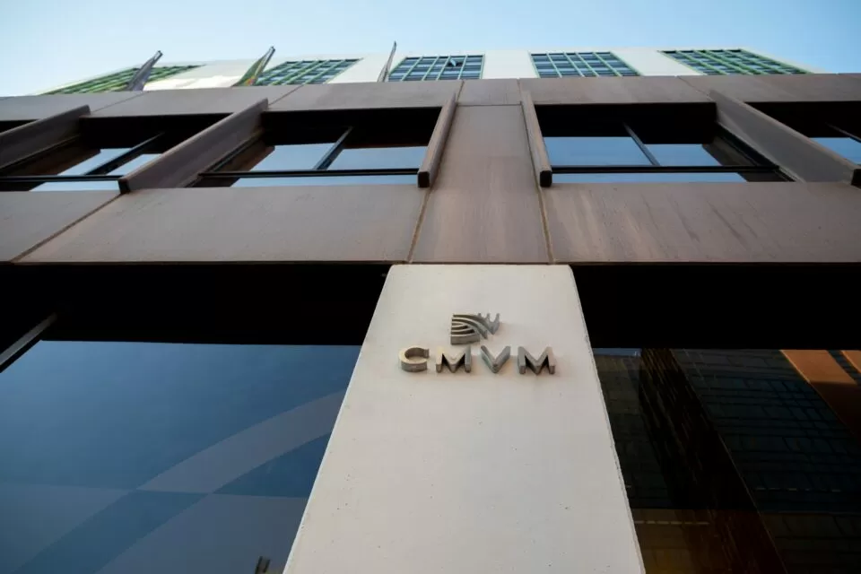 Valor sob gestão dos fundos de investimento sobe 1,8% em novembro