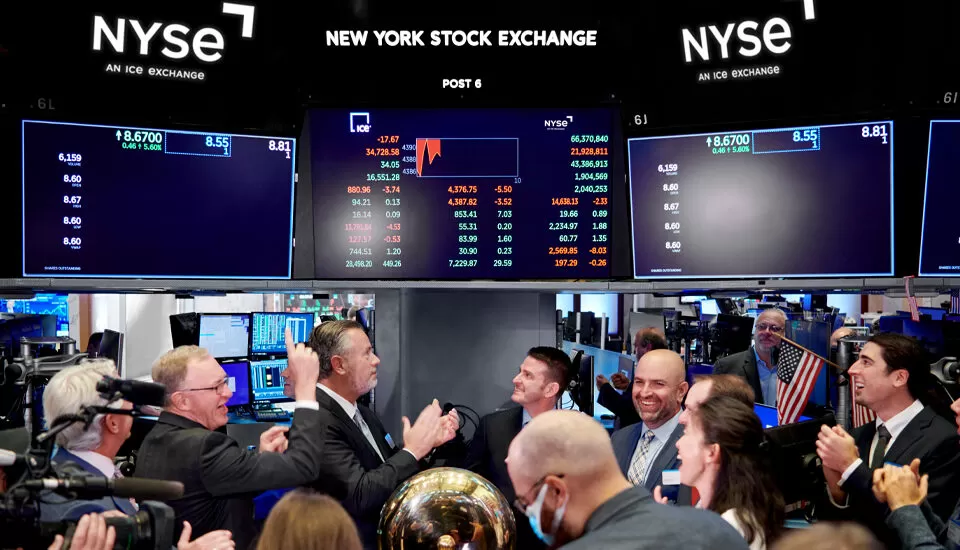 Wall Street fecha mista com ações da UnitedHealth a caíram 19,57%