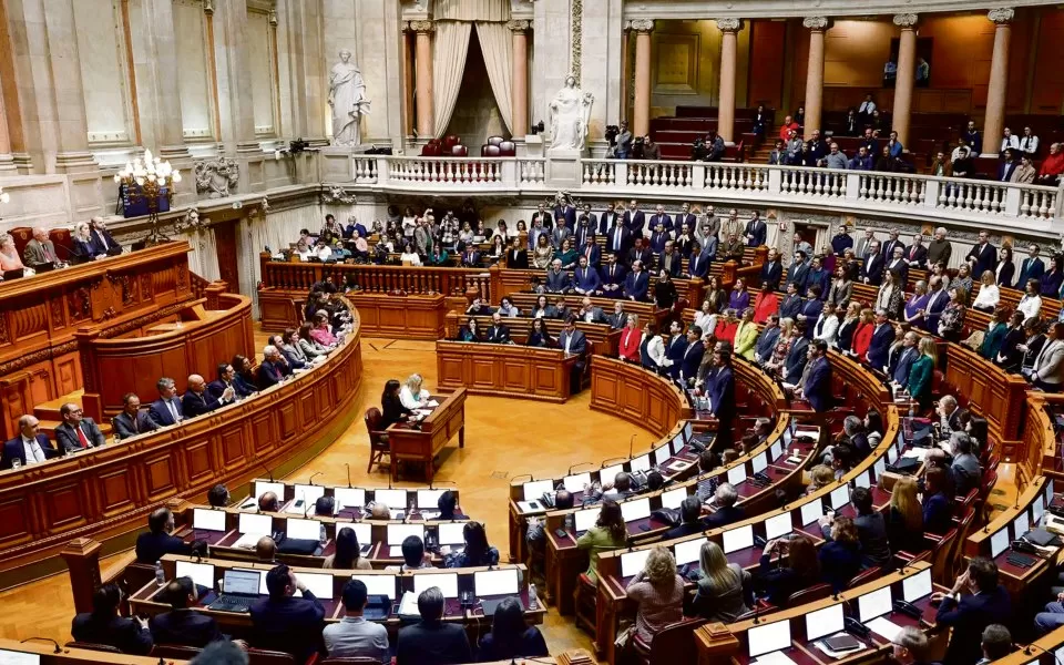 Pacote fiscal aprovado no Parlamento apesar de votos contra do PS