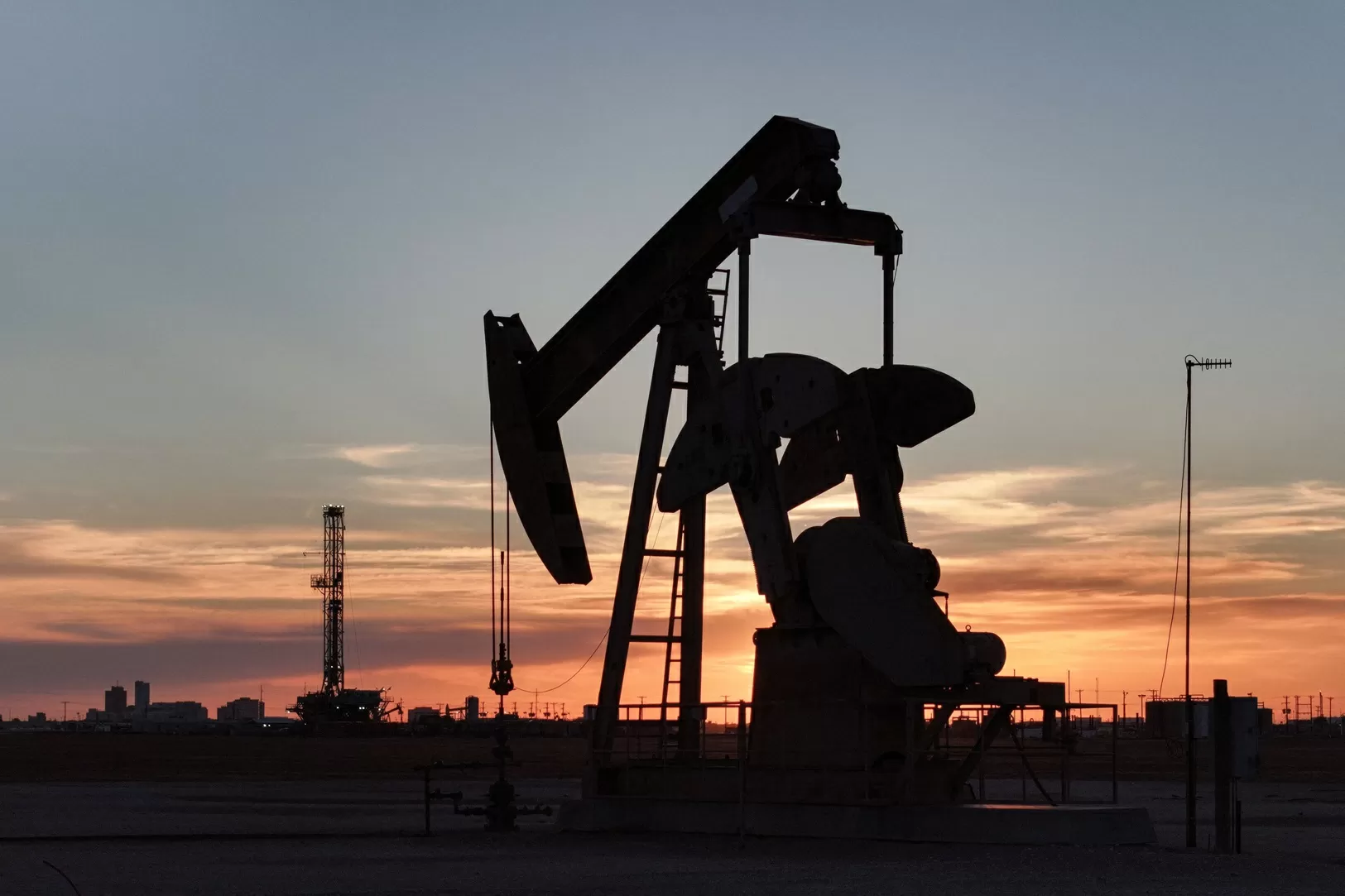 Estoques de petróleo nos EUA caem 3,455 milhões de barris, aponta DoE