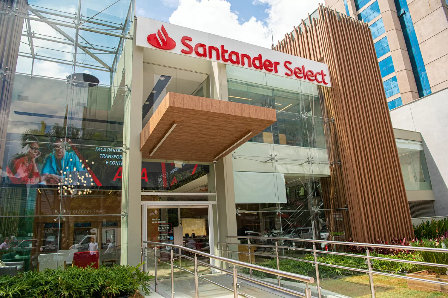 Bancos sobem a régua e miram a alta renda