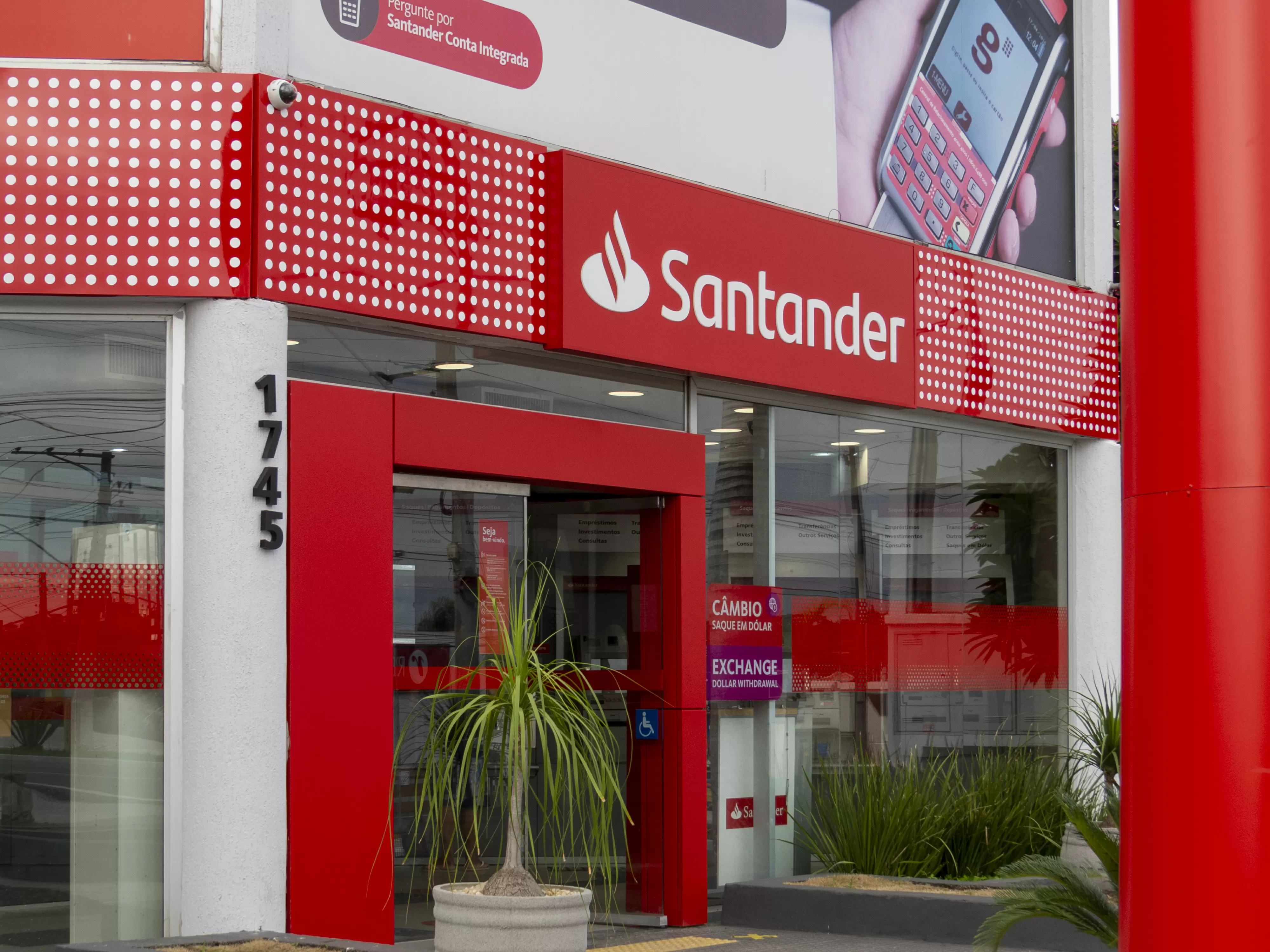 CEO do Santander toca na ferida e aponta preocupações sobre Banco Master