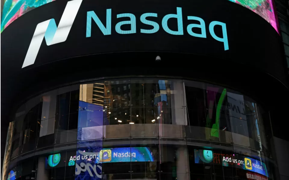 Wall Street encerra em alta com Nasdaq a liderar os ganhos no dia em que Supremo chumba tarifas