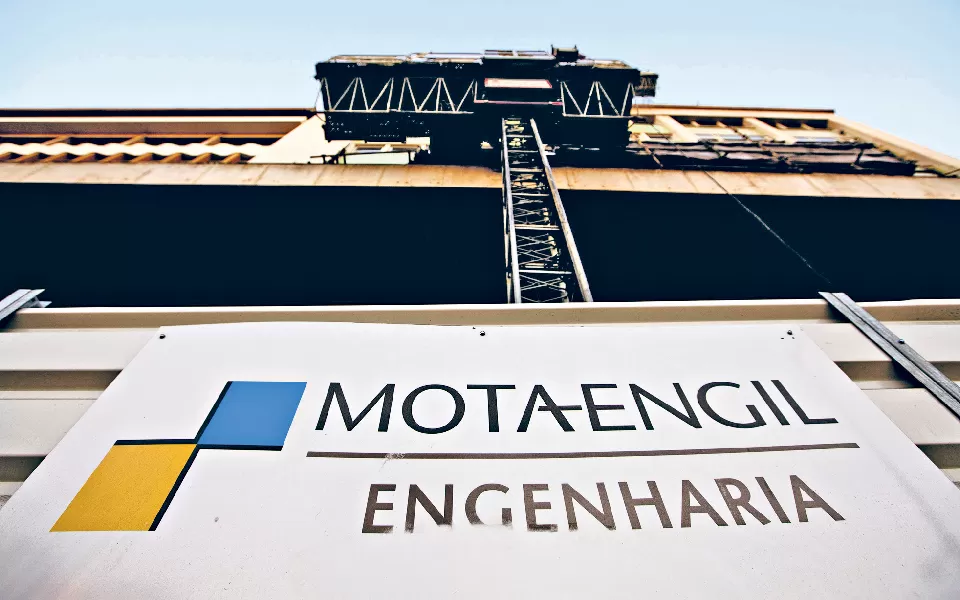 Mota-Engil negoceia com governo brasileiro ferrovia, porto e mina na Bahia