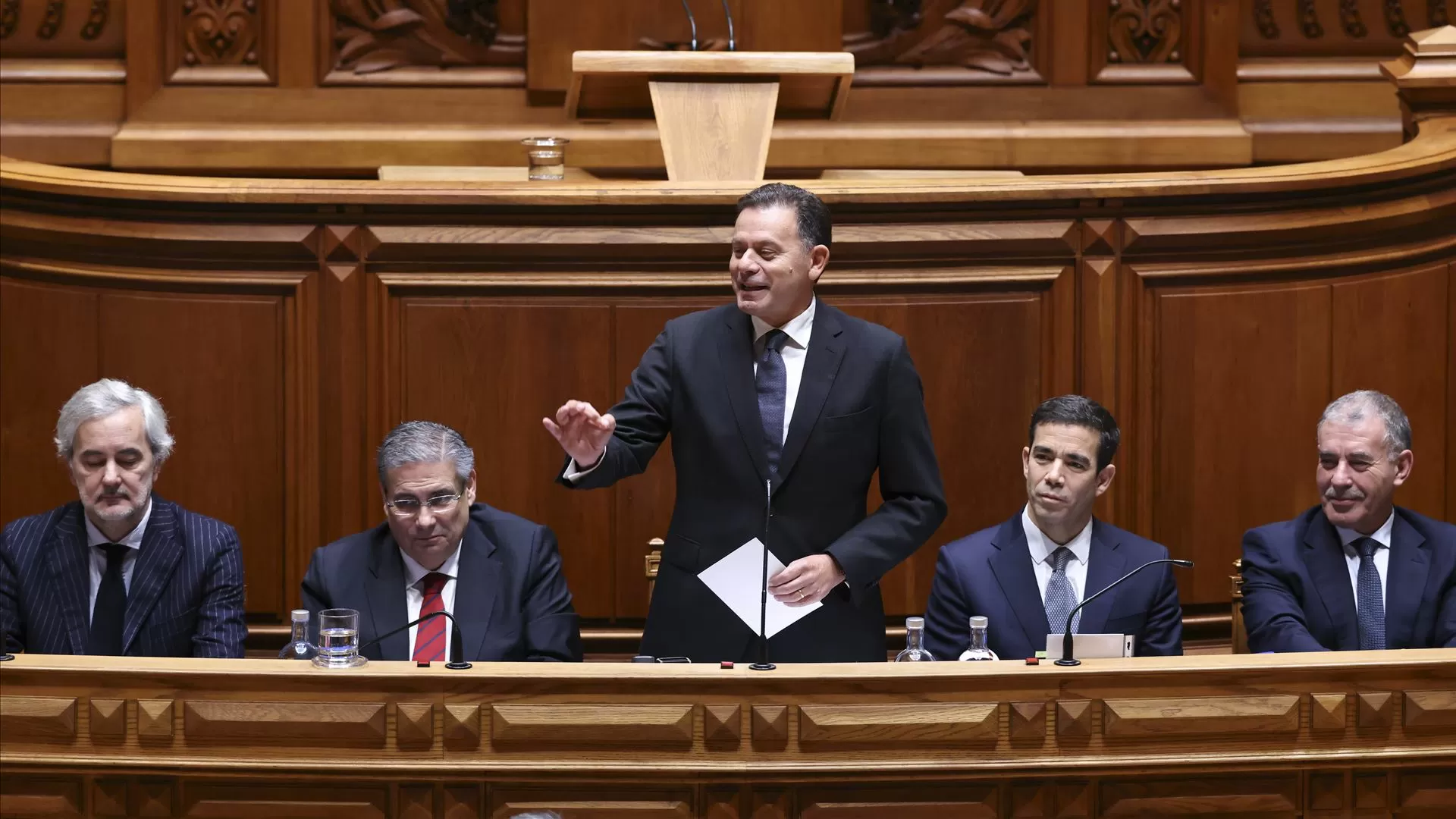 Montenegro regressa ao Parlamento na 5.ª feira para debate quinzenal adiado
