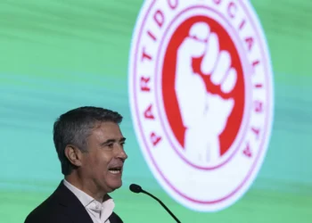 Carneiro exige “reparo público” de Leitão Amaro após “declarações inaceitáveis” sobre PS