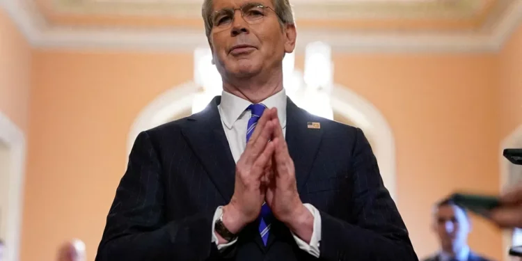 Bessent anuncia finalistas para presidente do Fed; decisão deve sair até fim do ano