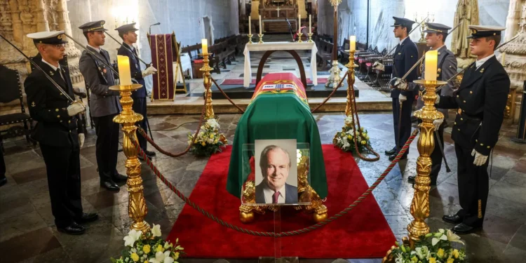 Fado, emoção e saudade no funeral de Balsemão, um homem de “inabalável esperança e fé”