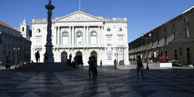 Câmara de Lisboa limita escolha por refeições vegetarianas nas escolas e enfrenta petição contra