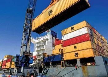 Superávit comercial cai 17% no ano sob efeito do tarifaço de Trump