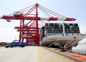 PIB da China desacelera com guerra comercial e demanda fraca destaca risco estrutural