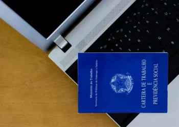 Brasil tem desemprego de 5,6% no trimestre até setembro, diz IBGE