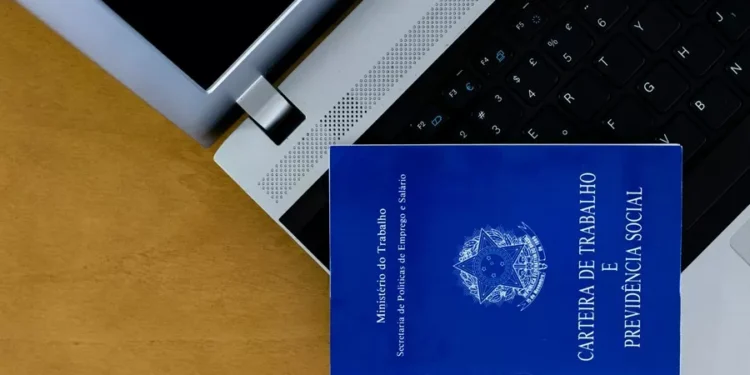 Brasil tem desemprego de 5,6% no trimestre até setembro, diz IBGE