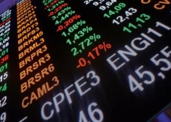 Ibovespa atinge recorde histórico e encerra outubro em alta de 1,75%