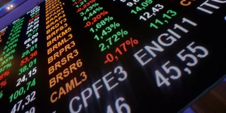 Ibovespa atinge recorde histórico e encerra outubro em alta de 1,75%