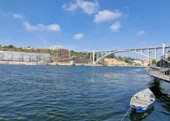 CDU do Porto e Gaia exigem restabelecimento da ligação fluvial entre as duas cidades
