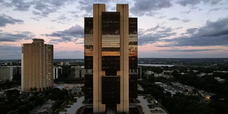 BC diz que Selic a 15% é suficiente por “período bastante prolongado”, mostra ata