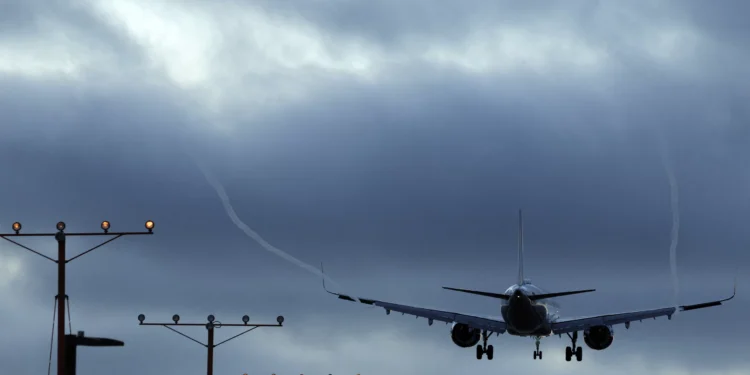 Demanda aérea global sobe 6,6% em outubro e setor projeta expansão para a alta temporada