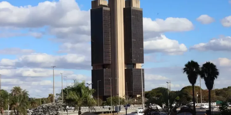 Boletim Focus: inflação esperada para 2025 para de cair e fica em 4,55%