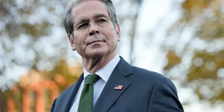 Bessent vê sinais ‘muito confusos’ do Fed e diz que novo corte de juros seria natural