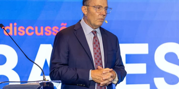 ‘Onda’ de produtividade: IA é esperança para risco fiscal e envelhecimento global