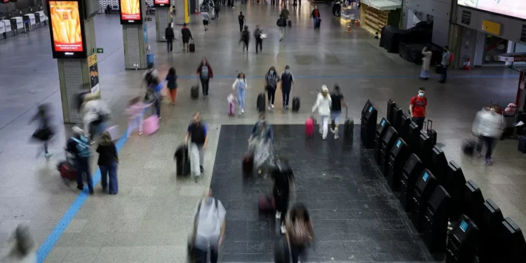 Brasil ultrapassa marca de 100 milhões de passageiros nos aeroportos em 2025