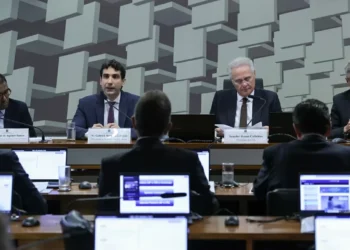 Galípolo realça importância do FGC em relação a benefício implícito de grandes bancos