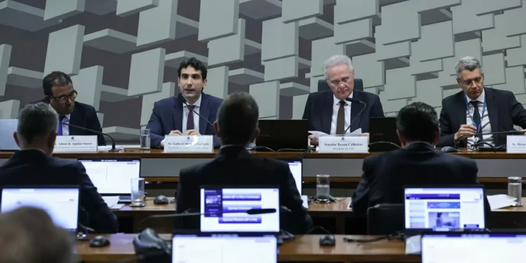 Galípolo realça importância do FGC em relação a benefício implícito de grandes bancos