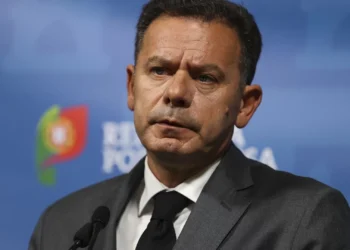 Sondagem coloca AD destacada na frente e PS e Chega a subirem