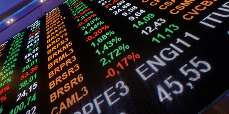 Ibovespa fecha em leve queda após atingir 150 mil pontos pela primeira vez