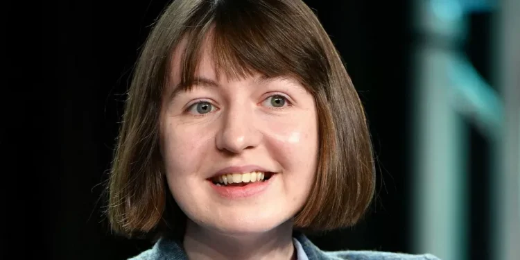 Sally Rooney diz que pode ser impedida de publicar livros no Reino Unido por apoio à Palestina