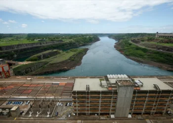 Brasil e Paraguai retomarão em dezembro negociações para revisar acordo de Itaipu
