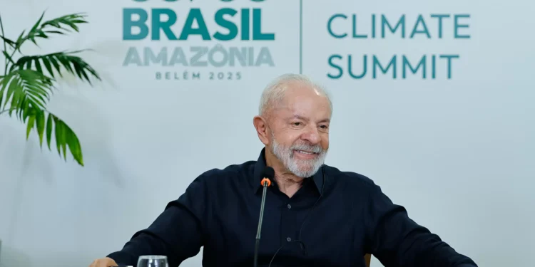 Ibovespa mantém recorde em dia de início de COP30